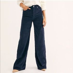 Levi’s Ribcage Wide Leg Corduroy Pants Sz 28